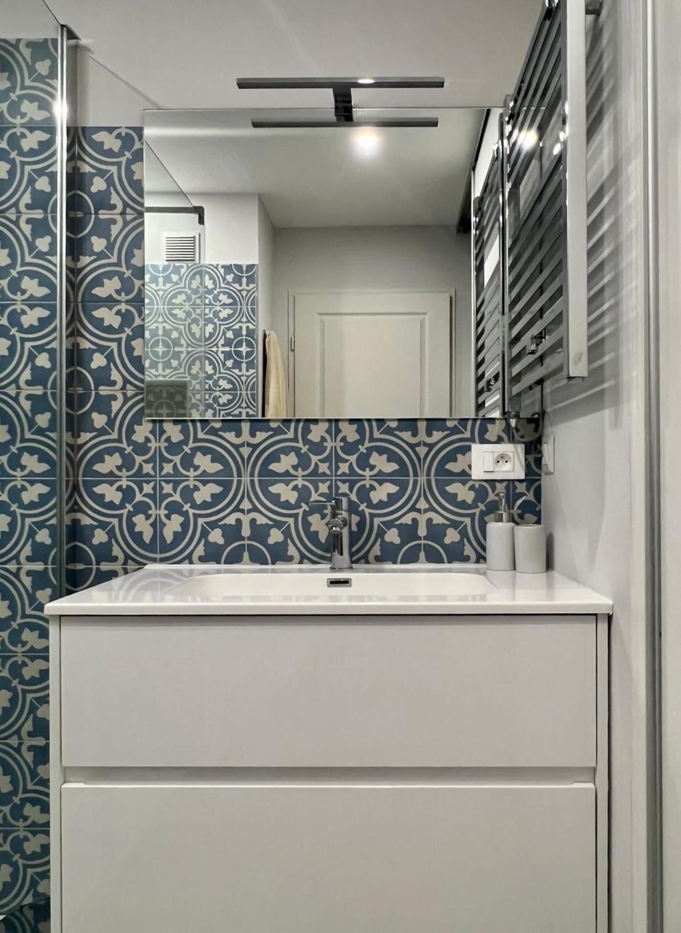 Risso - One Bedroom With Pool, Newly Renovated In Spring 2024 Niza Exterior foto